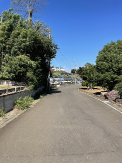 【前面道路含む現地写真】 | 前面道路は建築基準法の道路と認められておりません