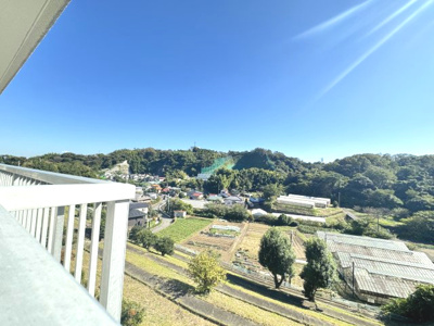 【展望】 | 興人磯子台マンションK-3棟 | 3階部分からの眺望です。前面に棟がないため眺望良好です。