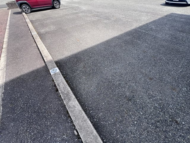 ウエストハイツの駐車場