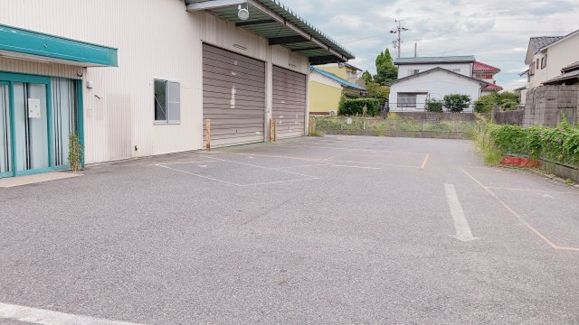武豊町東長宗貸倉庫事務所の駐車場