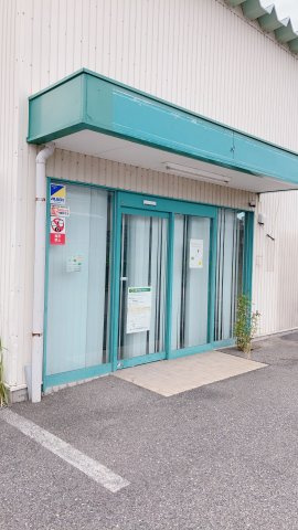 武豊町東長宗貸倉庫事務所のエントランス