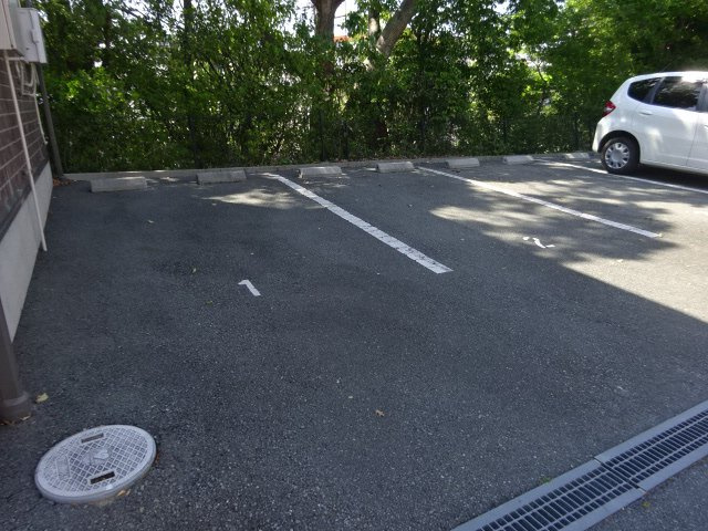 グリチネの駐車場