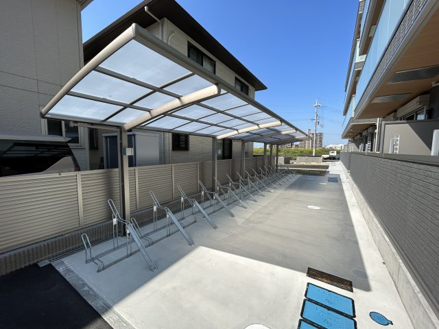 シャルム　アンジュの駐車場