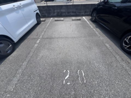 シロス船上　B棟の駐車場