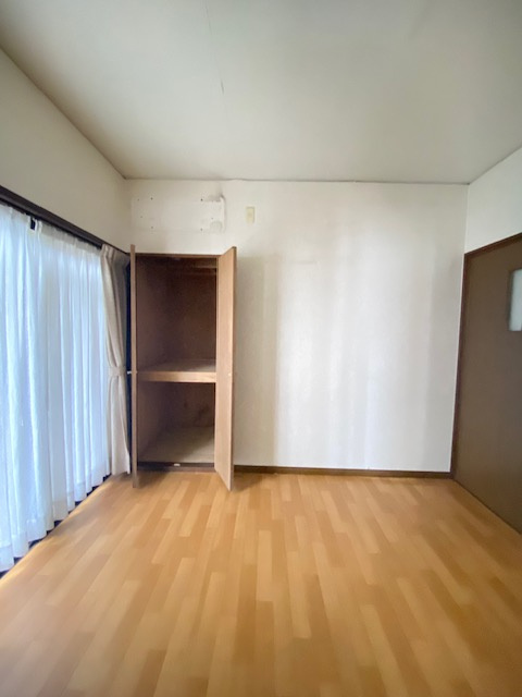 都城市久保原町の中古一戸建の洋室