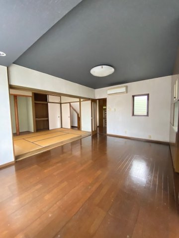 都城市久保原町の中古一戸建の居間・リビング