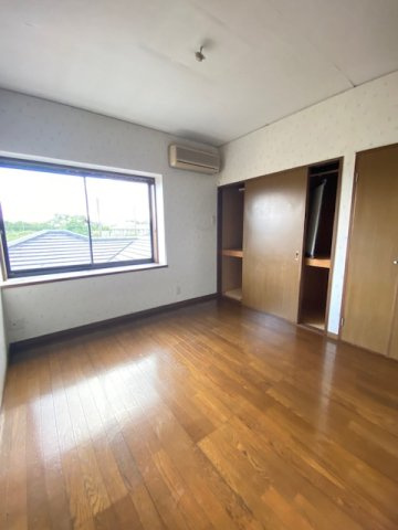 都城市久保原町の中古一戸建の洋室