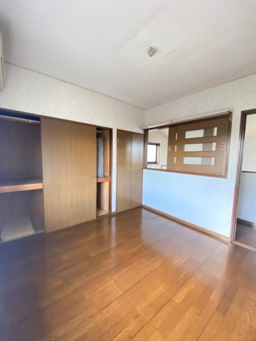 都城市久保原町の中古一戸建の洋室