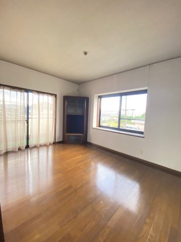 都城市久保原町の中古一戸建の洋室