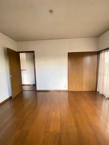 都城市久保原町の中古一戸建の洋室