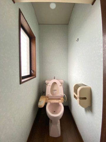 都城市久保原町の中古一戸建のトイレ