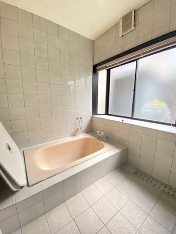 都城市久保原町の中古一戸建の浴室