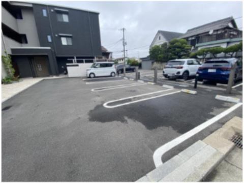 フォンテーヌＳフラットの駐車場