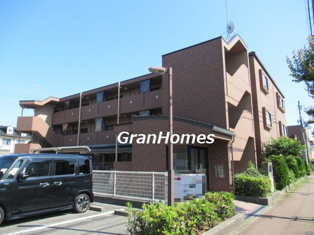 プラザハイツ二ツ屋B棟の外観