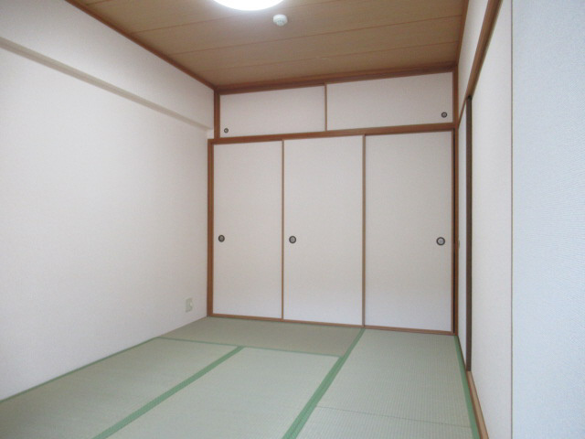 プラザハイツ二ツ屋B棟の寝室