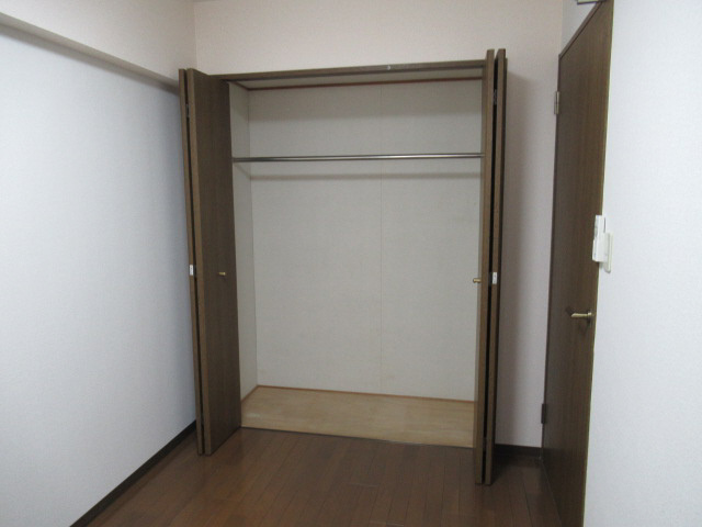 プラザハイツ二ツ屋B棟の収納