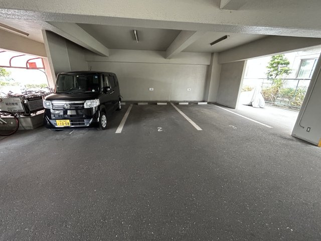 ブランベール大久保の駐車場