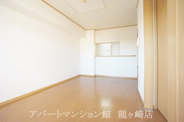 レジデンスさくら台Ｄの居間・リビング