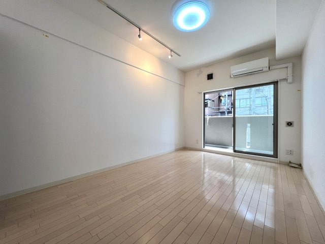レジディア京町堀の洋室