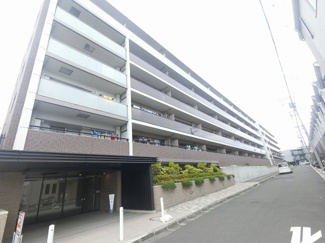 【外観】 | 総戸数127戸、2019年11月築、管理人は日勤勤務につき管理体制良好です♪