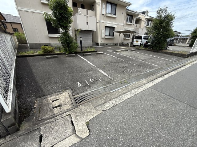 メロディ白国Ａの駐車場