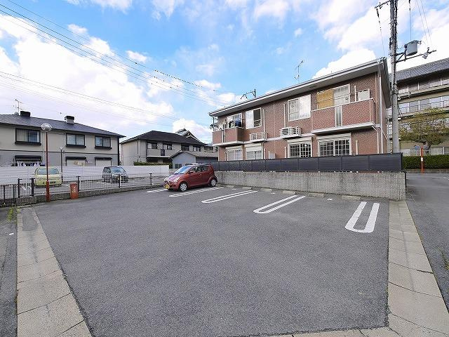 タウンコート指柳Ⅱの駐車場|駐車場があるので、車を買う予定の方も安心です