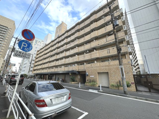 【外観】 | 総戸数213戸、1982年10月築、管理人は日勤勤務につき管理体制良好です♪