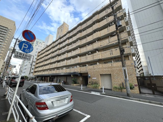 【外観】 | 総戸数213戸、1982年10月築、管理人は日勤勤務につき管理体制良好です♪