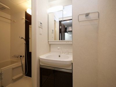 【洗面所】 | ファーストフィオーレ新梅田 | ゆったりとスペースのある洗面所