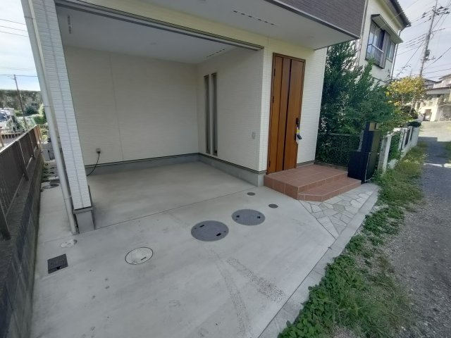 柏崎戸建ての駐車場|駐車場です(横幅とても広い)