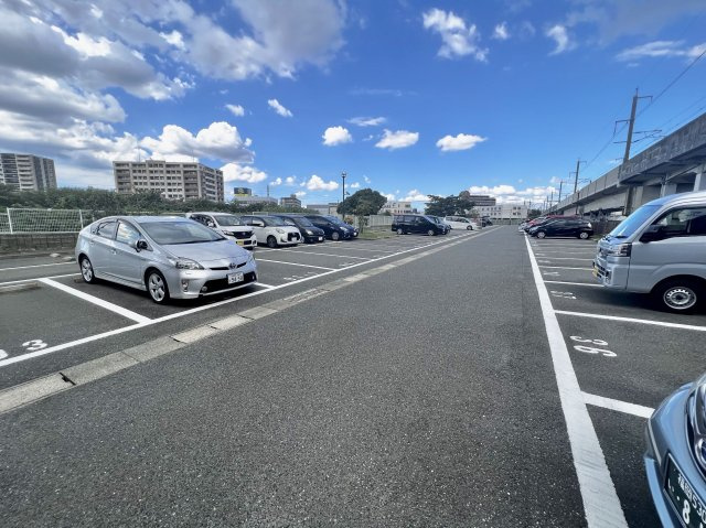 ファーネスト箱崎公園の駐車場|ファーネスト箱崎公園（3LDK）平置きが無料！！