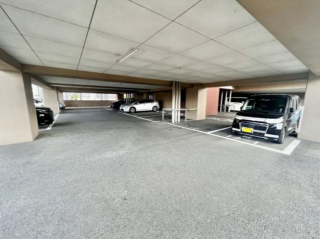 ファーネスト箱崎公園の駐車場|ファーネスト箱崎公園（3LDK）