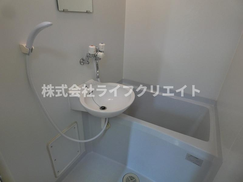 ルピナスコートの浴室