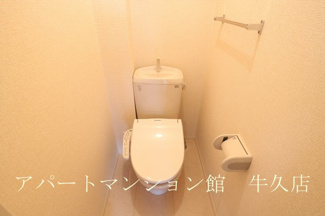 【トイレ】 | イースト・コート B | もちろん温水洗浄暖房便座です