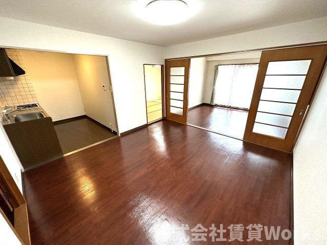 エステート北佐古の居間・リビング|こちらのリビングで趣味の時間をお楽しみください