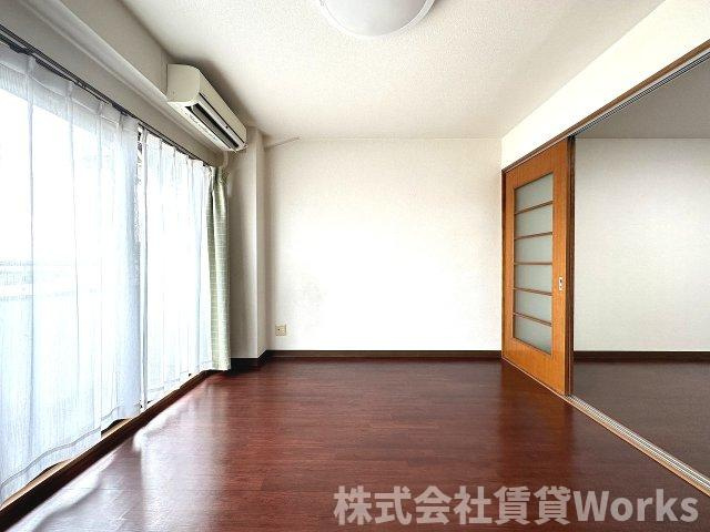 エステート北佐古の居間・リビング|こちらの居間で趣味の時間をお楽しみください