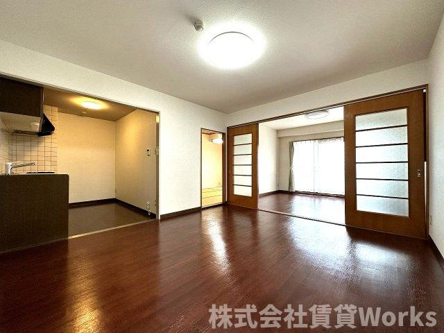 エステート北佐古の居間・リビング|ゆったりとした居間です