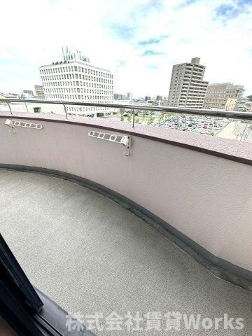 エステート北佐古のバルコニー|開放的で明るい空間を演出してくれるバルコニーです