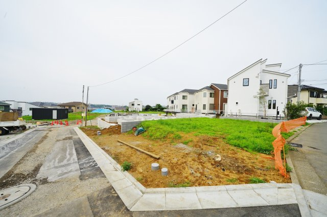 【横浜市保土ケ谷区仏向町604-10新築戸建て14号棟】（仏向小学校・橘中学校）の外観|緑豊かなエリア。