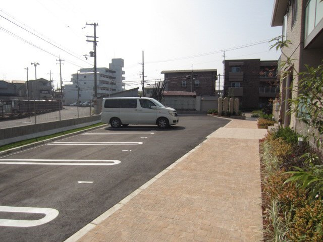 【駐車場】