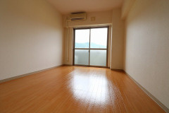 ソレアードさがのの居間・リビング|洋室