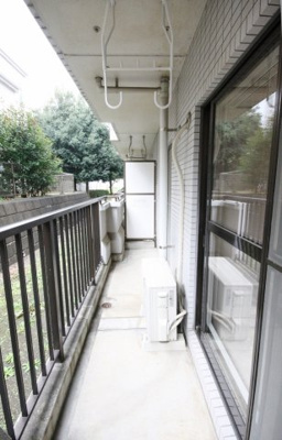 【バルコニー】 | エクレール　ヨコハマ | エクレール・ヨコハマ　　　ひろびろバルコニーですので、お洗濯物をたくさん干せます。小さなお子様がいるご家庭にもおススメです♪