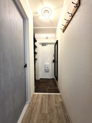 【玄関】 | エクレール　ヨコハマ | エクレール・ヨコハマ　　　玄関ホールには、便利なコートフックがあります♪