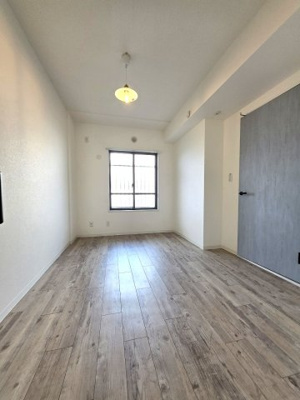 【洋室】 | エクレール　ヨコハマ | エクレール・ヨコハマ　　　廊下側の洋室です。