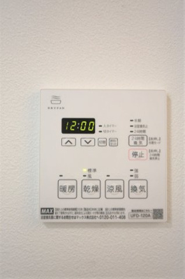 【浴室】 | エクレール　ヨコハマ | エクレール・ヨコハマ　　　梅雨時に大活躍の浴室暖房乾燥機付きです。