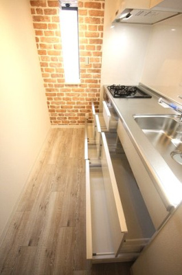 【キッチン】 | エクレール　ヨコハマ | エクレール・ヨコハマ　　　収納もバッチリのフロアコンテナ式。２4００ｍｍの大型キッチンですので、お料理もバッチリですよ♪　