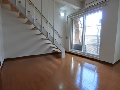 【居間・リビング】 | ドリームレジデンス | 反転間取りのお部屋の参考写真となります。