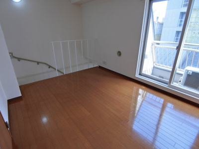 【洋室】 | ドリームレジデンス | 反転間取りのお部屋の参考写真となります。