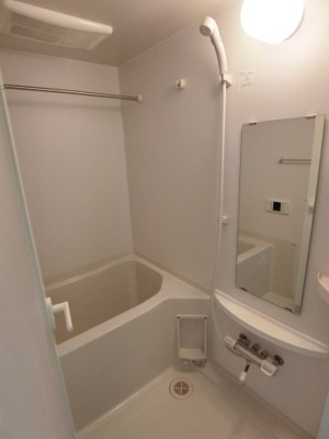 【浴室】 | ドリームレジデンス | 反転間取りのお部屋の参考写真となります。