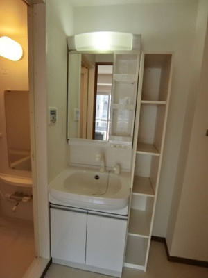 【洗面所】 | ドリームレジデンス | 反転間取りのお部屋の参考写真となります。